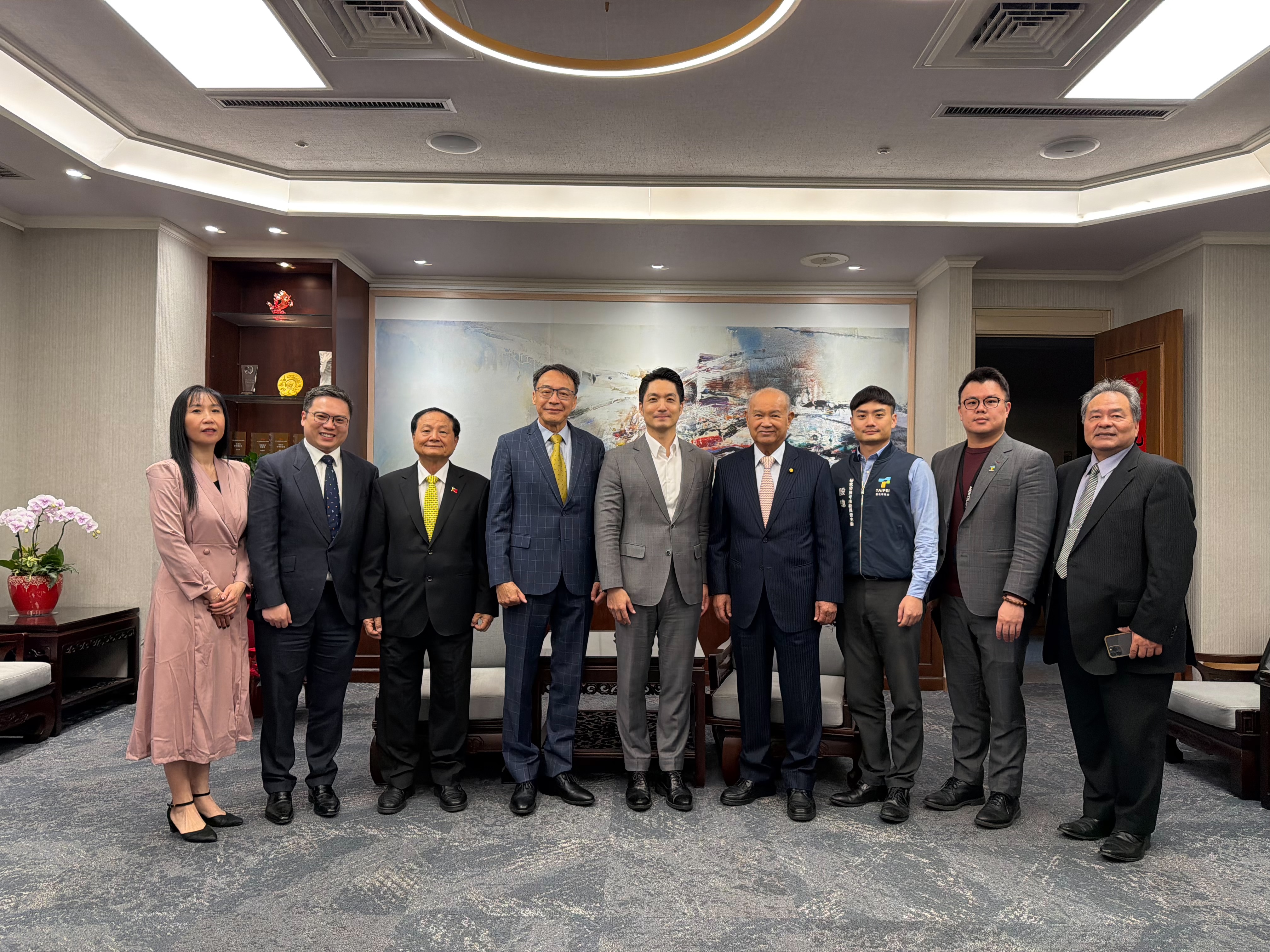 20251215-熊總會長強生率團拜會台北市政府